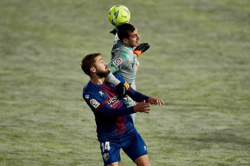 开云体育入口-西甲球队征战欧冠赛场表现抢眼