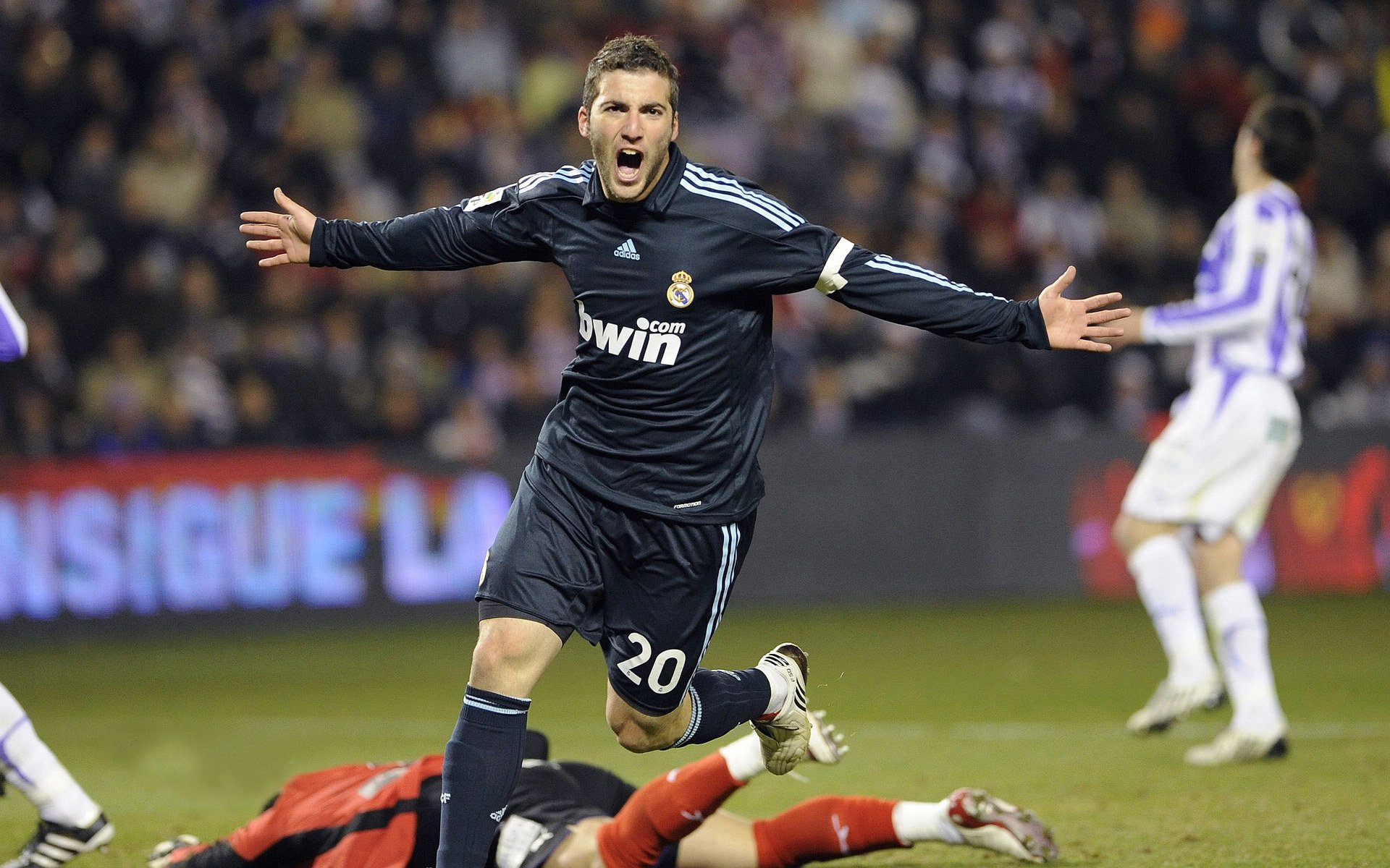 开云体育app-当草原公牛遇上西域雄鹰，文班亚马的统治之夜如何重新定义无争议